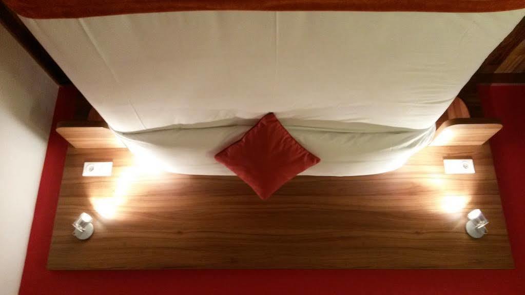 La Cle Des Champs Hotel Montmélian Kültér fotó